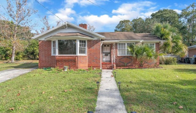 Comfy pet friendly home in JAX mins to downtown in Jacksonville