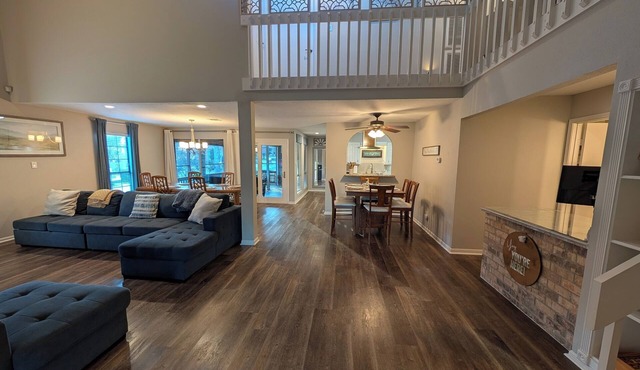 Conroe Family Favorite: Chef's Kitchen, Screened Patio, Smart TVs, & Gameroom