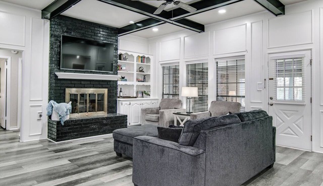 Convenient to everything; sleeps 10