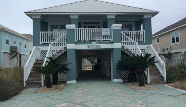 Conveniently located between beach & community pools, tennis court; dog friendly