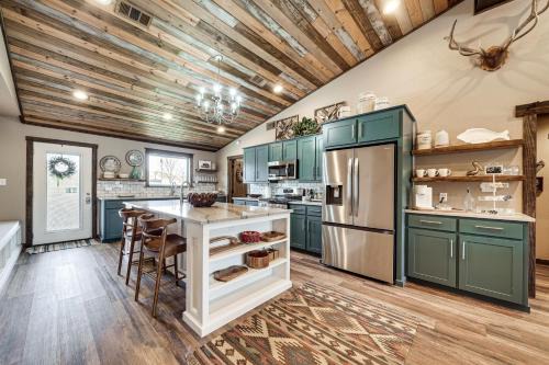 Cossatot River Retreat: Home w/Fire Pit & Grill