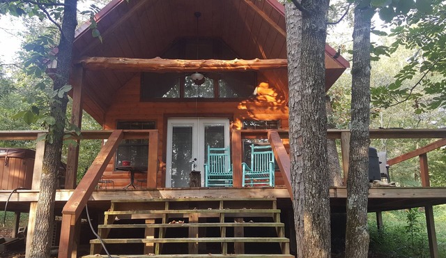 Country Cabin quiet! And private. Horses welcome, other toys welcome.
