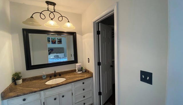Cozy 1-bedroom studio in enjoyable Jackson with AC