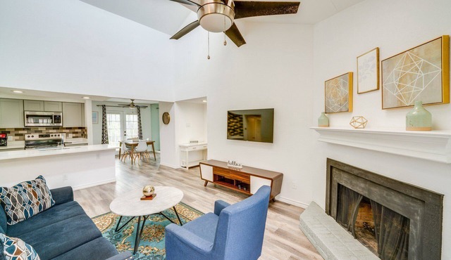 Cozy 2-bedroom condo in adorable Dallas with AC washer dryer and swimming pool