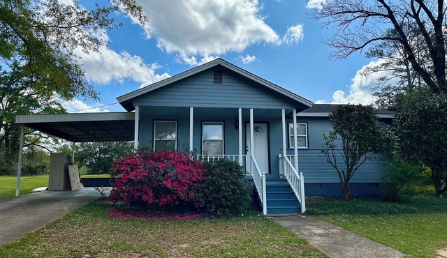 Cozy 2-bedroom house in excellent Autaugaville with AC