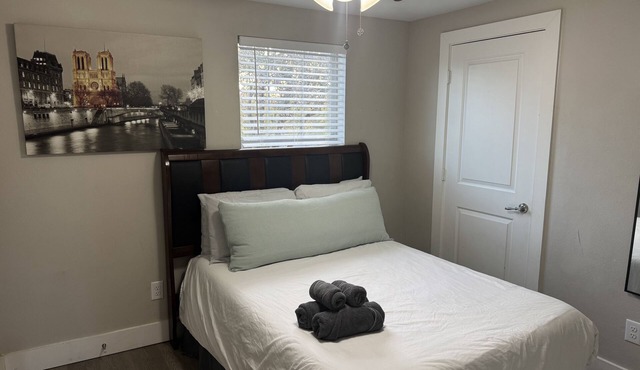 Cozy 2-bedroom house with AC in vibrant Houston