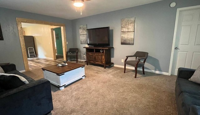 Cozy 3-bedroom house in Crossett with cool AC and must have amenities