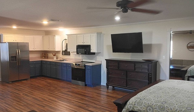 Cozy and Lux 1-bedroom guesthouse in ritzy part of Texarkana with AC