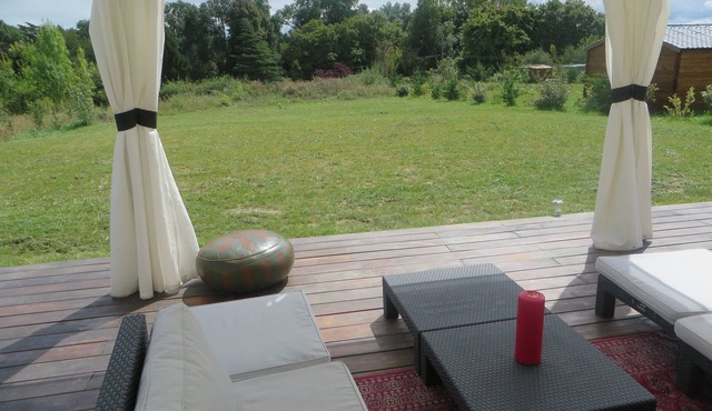Cozy and modern house, quiet, with private pool, near Tavers center in Tavers