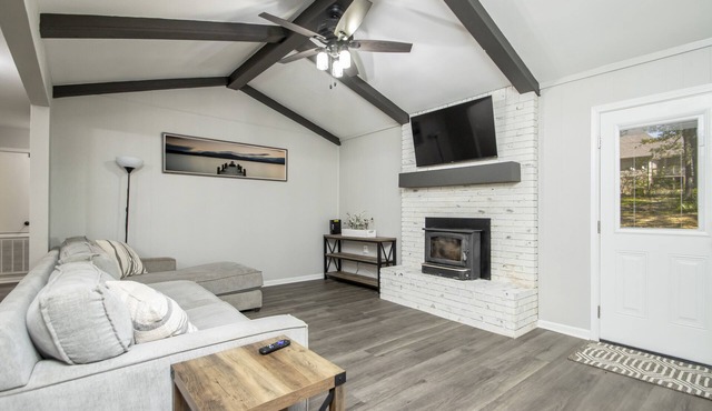 Cozy and Serene 3 Bed 3 Bath in Great Area Close to Everything