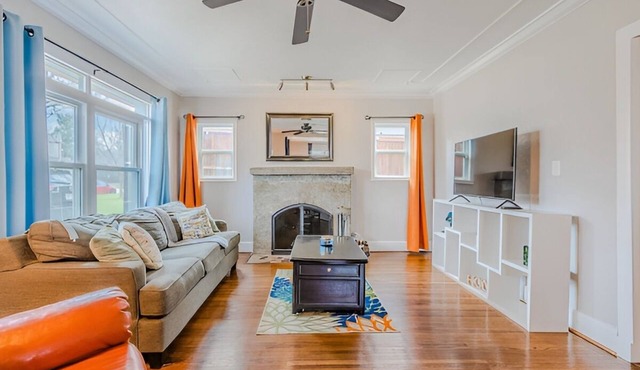 Cozy Craftsman in the Center of Oak Cliff