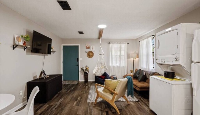 Cozy hideaway w/fire pit & grill in Pensacola
