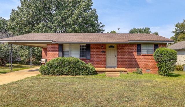 Cozy Home w/Grill: Walkable Oxford Location