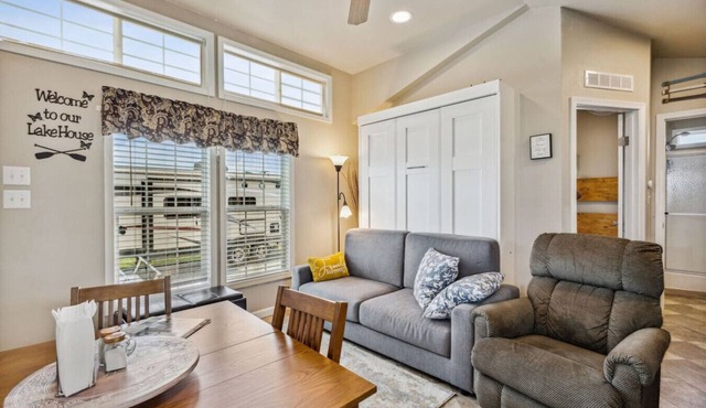 Cozy Lakefront Cottage on Richland-Chambers