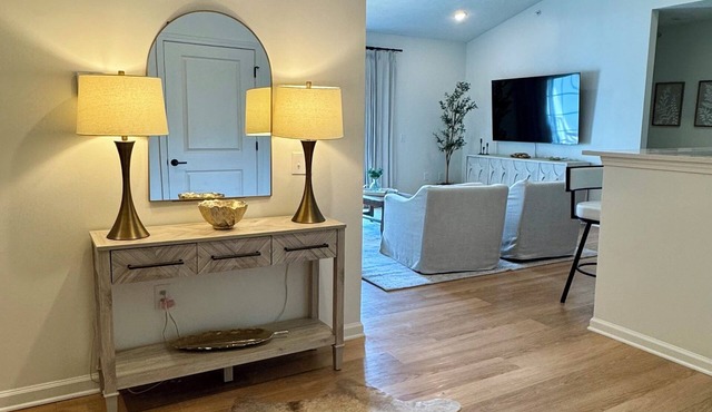Cozy newly renovated 3 bedroom condo! Only 12-15 min walk to campus.