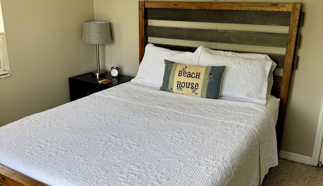 Cozy North St. Pete Pet-Friendly Cottage