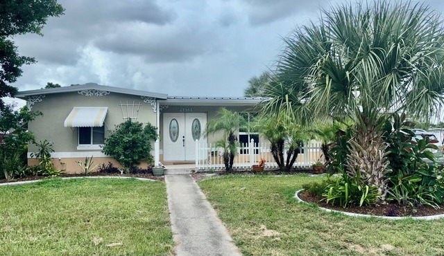 Cozy Port Charlotte Getaway- Near Hospitals, Beaches