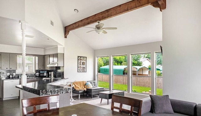 Cozy & Romantic 2BR - Lakeview, Boat slip & Pier