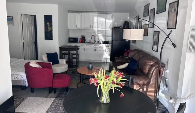Cozy, safe, centrally located studio