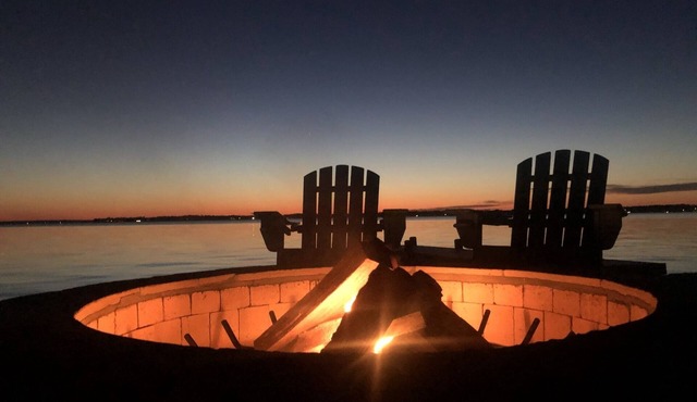 COZY UP AT THE LAKE