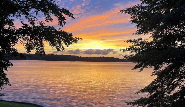 Dadeville LAKEFRONT Family Retreat w/219ft of shoreline & private boat launch!