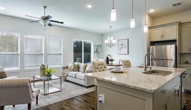 Dallas 3Bdrm 2.5 bath Townhouse in the Heart of Dallas, Tx.