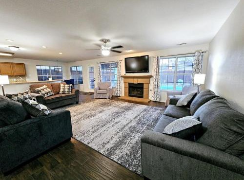 Dallas Lakeside Bliss Stay - Private Pool, Air hockey and High speed internet