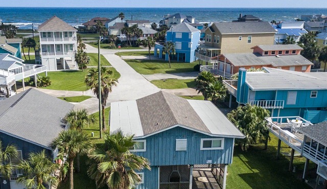 Daydreamer | Pet-Friendly & Walk to Beach