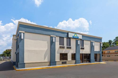 Days Inn by Wyndham Slidell