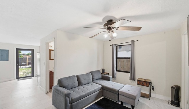 Delightful 3-bedroom house with AC in West Palm Beach