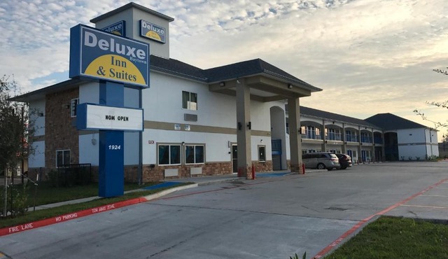 Deluxe Inn & Suites - Baytown