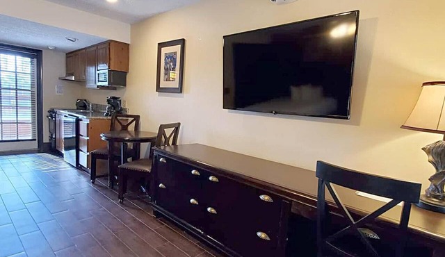 Deluxe Suite with Kitchenette and Balcony, Steps to Rodeo and Pool! 253