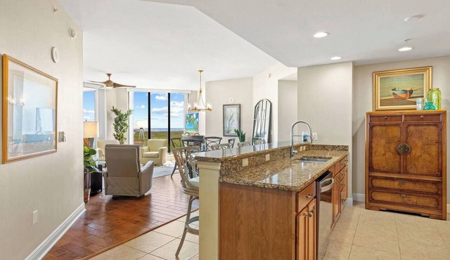 Deluxe Views Condo Cape Coral Dining & Activities!