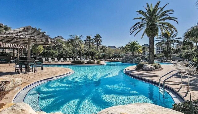 Designer 5BR Destin Sleeps 14 Dog OK + Pool