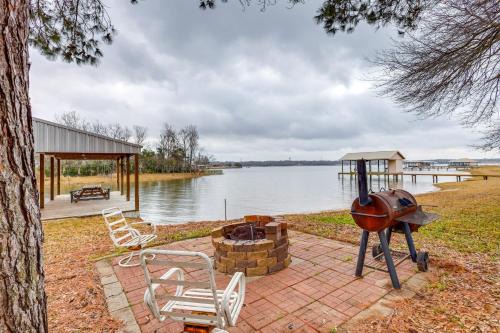 Dock, Decks & Views: Lakefront Cottage