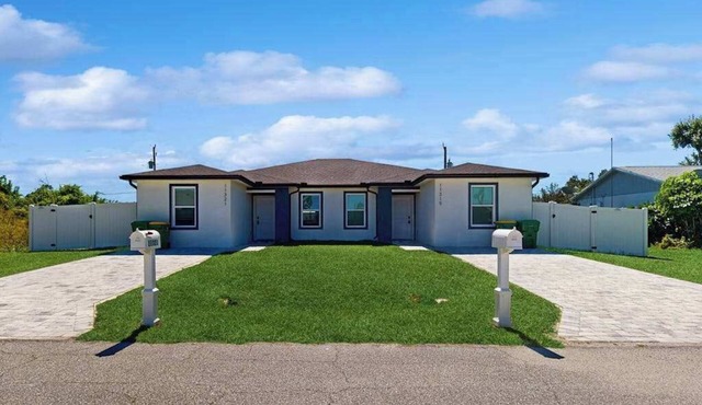 Dog friendly duplex with hot tub, internet, and washer and dryer