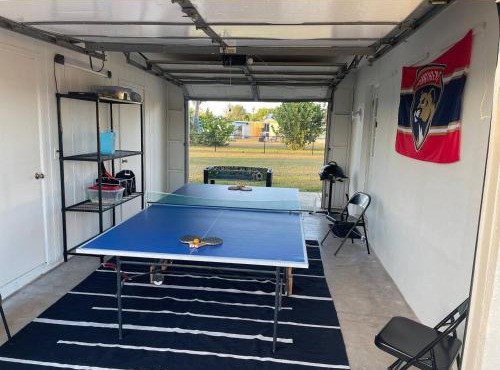 Dog friendly Getaway Game room Close to Beaches