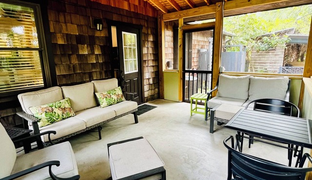 Dog friendly Vacation Rental Home Downtown Historic Apalachicola