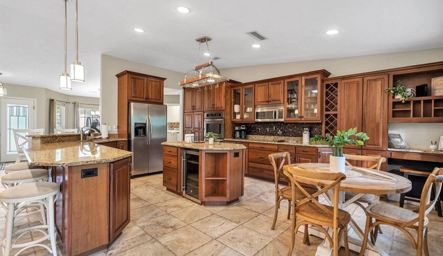 Double oven | Volleyball Net | 4 Famous Beaches | Wine Fridge