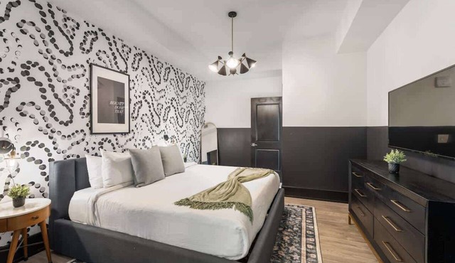 Downtown Penthouse w/Private Terrace, Hotel