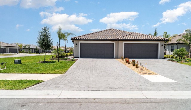 Dream Condo Lakewood Ranch with Pools & On Site Restaurant