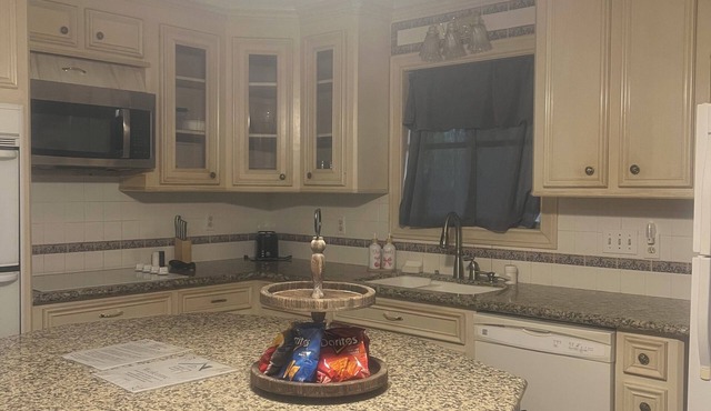 Duplex Side A- two bedroom pet friendly home in charming Pasadena
