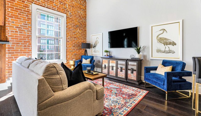 💙 DWNTWN NOLA CHARMER,WITH ALL THE FEELS! 2BR+QUEEN Sleeper Sofa+Private Balcony💙The Steamboat