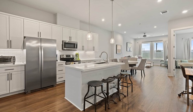 E Austin Condo-sleeps 6, near dtwn&airport