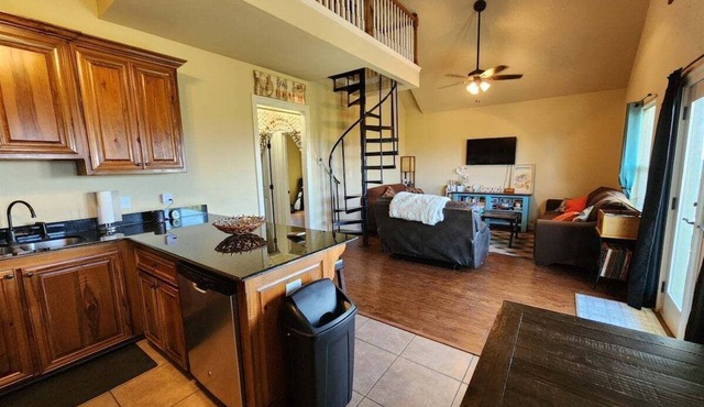 Easy Walk to Beach and Sunset Views at Villa H