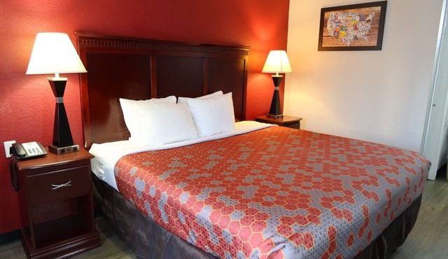 Econo Lodge Inn & Suites Evergreen