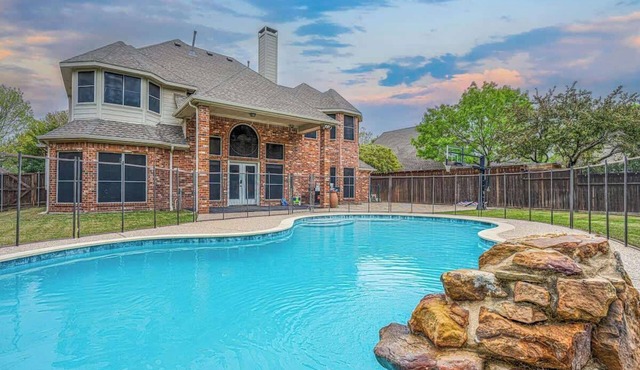 Elegant 5 BR 3 Full BA Estate Pool Oasis PingPong Sleeps 22 EV Level 2 Charger