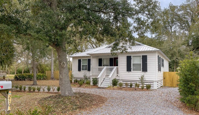 Ember Beach ~ charming cottage close to beaches