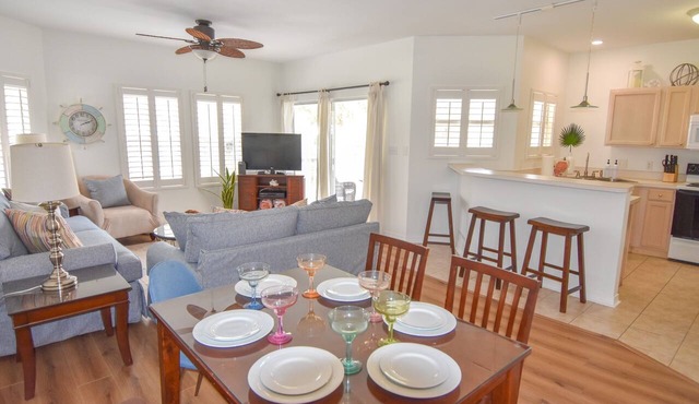 Emerald Escape II - 2BR SPC Beach Walk