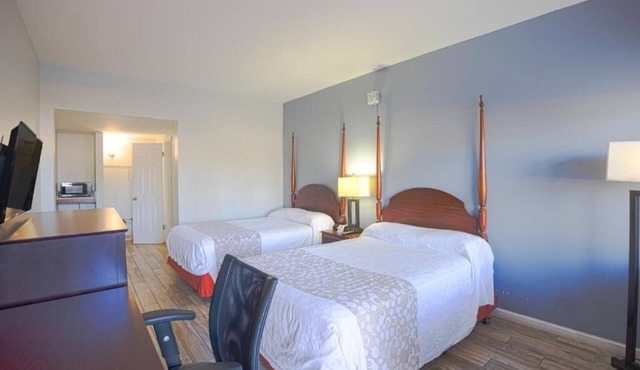 Enjoy Kitchenette Room Near Kennedy Center, Parking Available